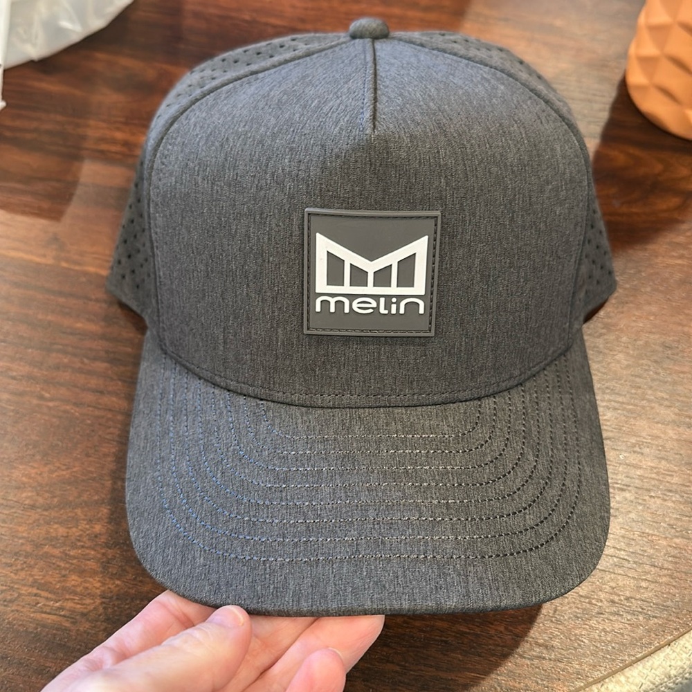 Melin Hat. Hydro Odysea Stacked. SnapBack, small-large, Dark gray.